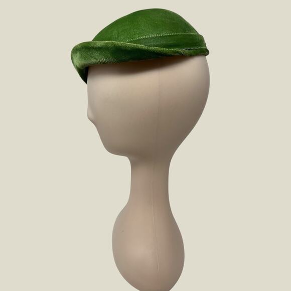 Vintage Emerald Green Velvet Cloche Hat Bow Rhinestone Mid Century 21” - Picture 7 of 8